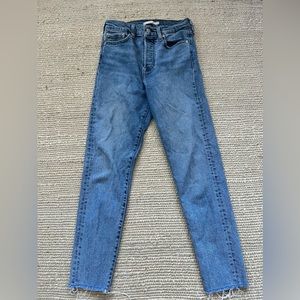 Levi’s Wedgie Fit Cropped Jeans